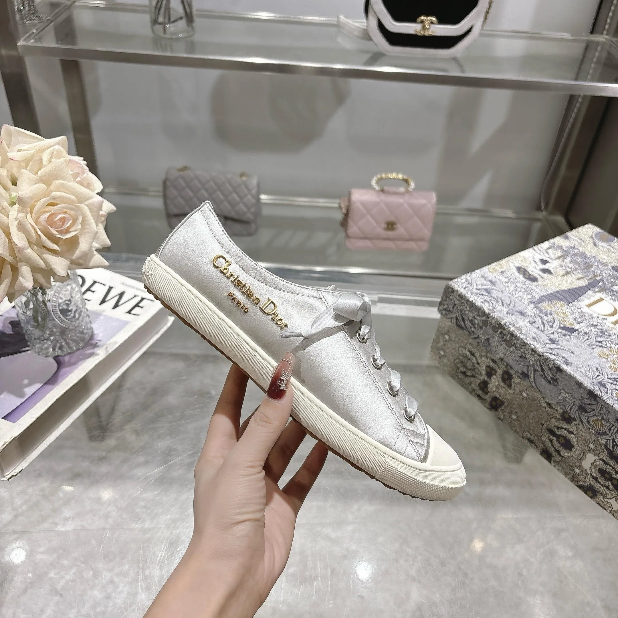 👟👟Ex-factory price 440👟👟 Dior ballet-style casual shoes, the same style as celebrities, satin fabric, breathable mesh lining, sheepskin for feet, wear-resistant rubber sole, size 35-40.